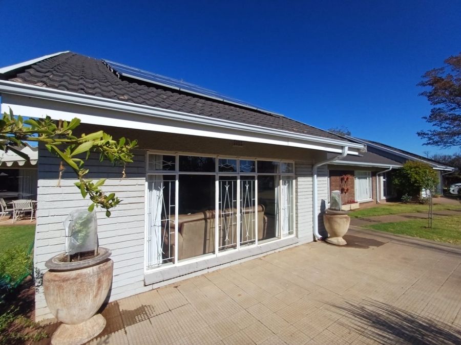 4 Bedroom Property for Sale in Flamwood North West